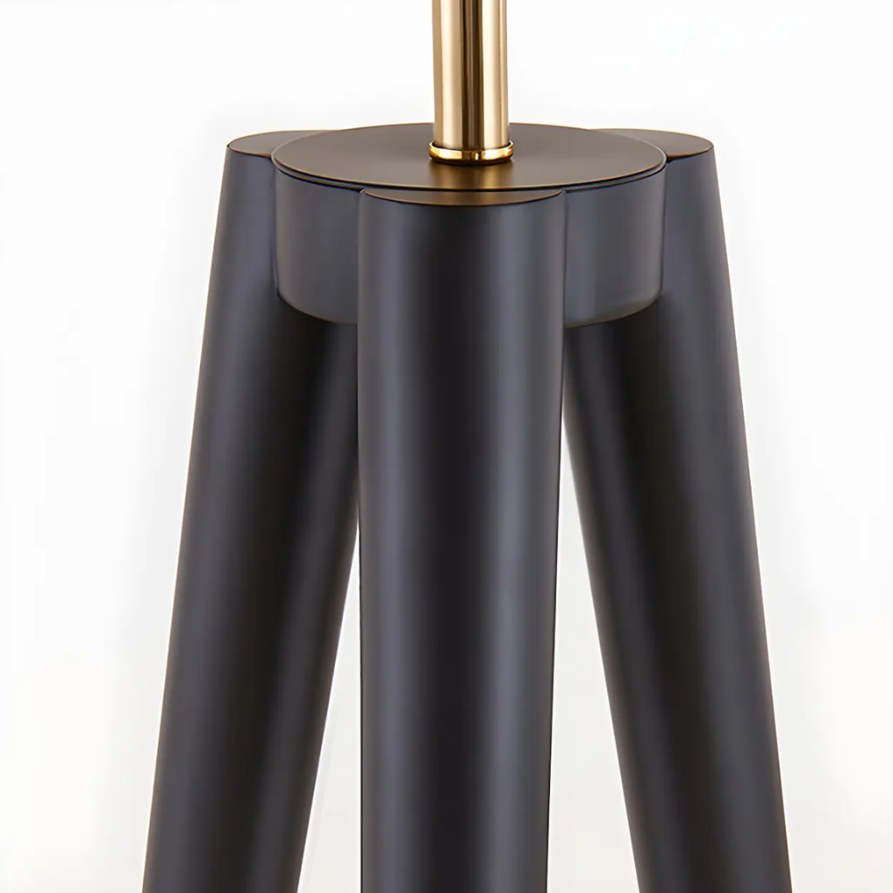 Dreibein-Stehlampe mit goldenem Kuppelschirm 165 cm – Designer-Stehleuchte für das Wohnzimmer