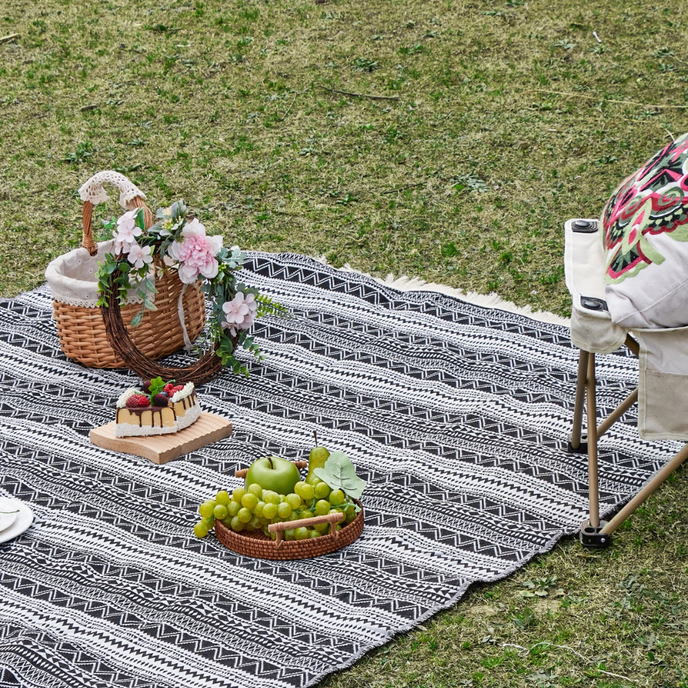 Boho Picknickdecke Outdoor Gewebte Stranddecke Schwarz Weiß mit Streifenmuster für Camping Garten Reise