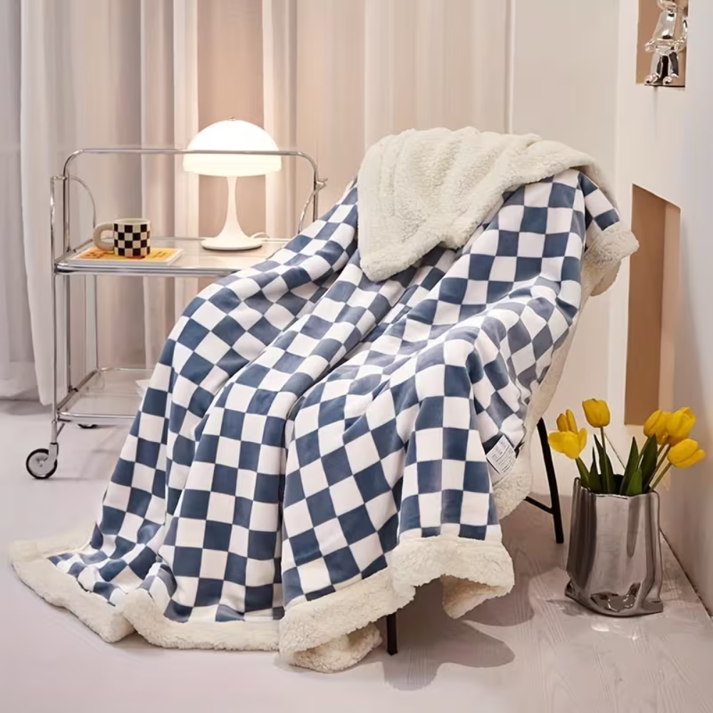 Kuschelige Fleecedecke mit Karo-Muster 150x200 bis 200x230 cm – Dicke Wohndecke für Sofa und Bett