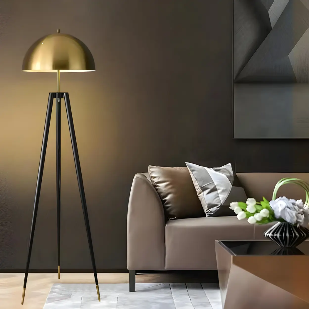 Dreibein-Stehlampe mit goldenem Kuppelschirm 165 cm – Designer-Stehleuchte für das Wohnzimmer