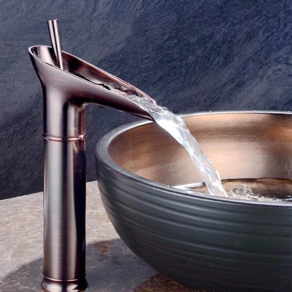 Brassélia Luxus Waschtischarmatur Gold - Wasserfall Armatur Hohe Mischbatterie für Waschbecken