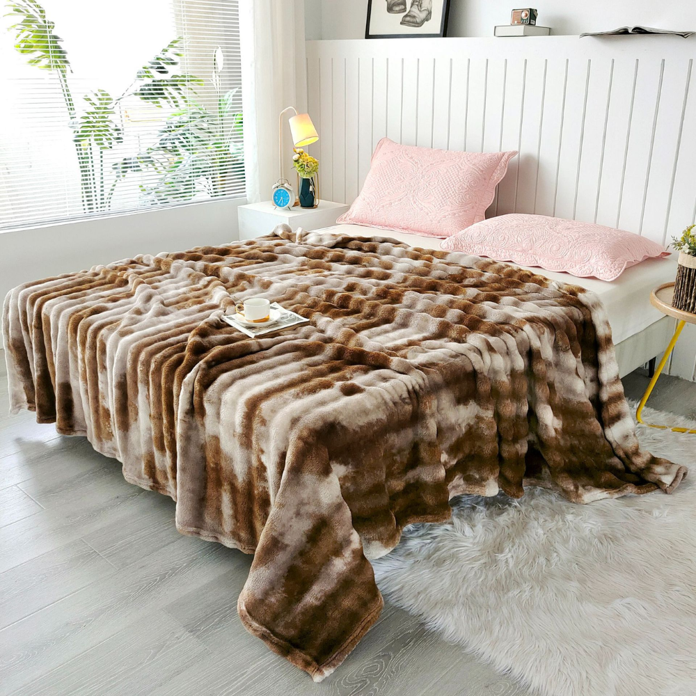 Kuscheldecke im Batik-Design 100x150 bis 200x230 cm – Flauschige Plüschdecke für Sofa und Bett