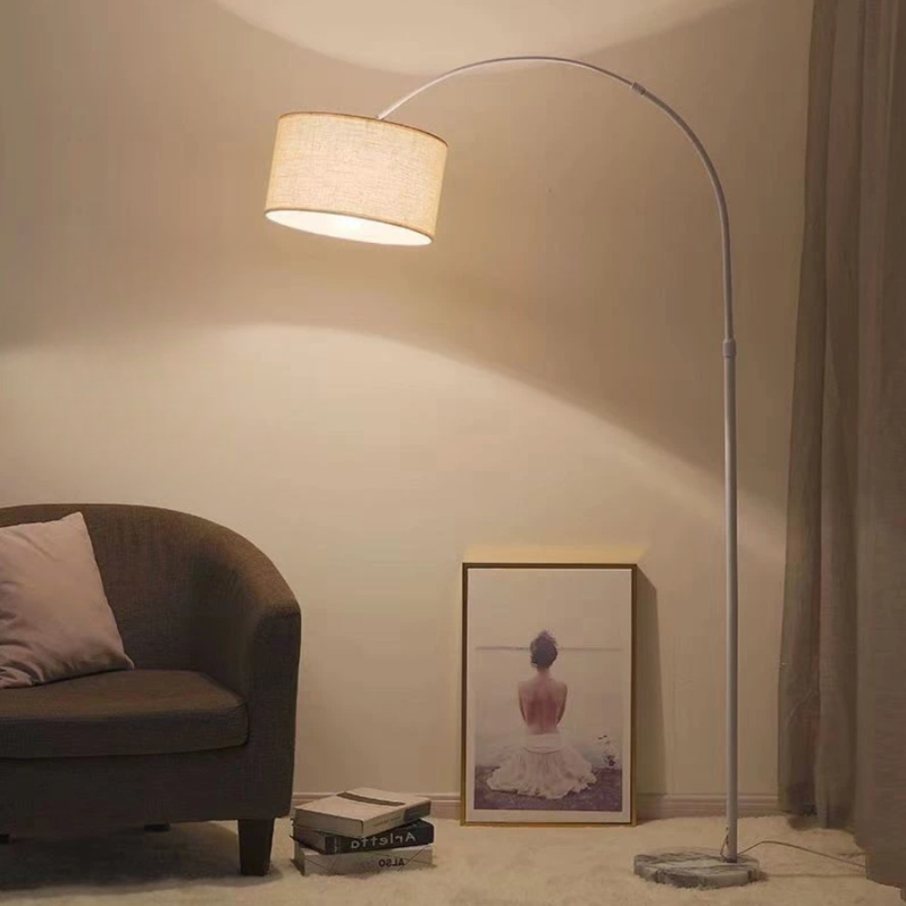 Bogenlampe mit Textilschirm 155 bis 185 cm – Verstellbare Stehleuchte für Sofa und Leseecke