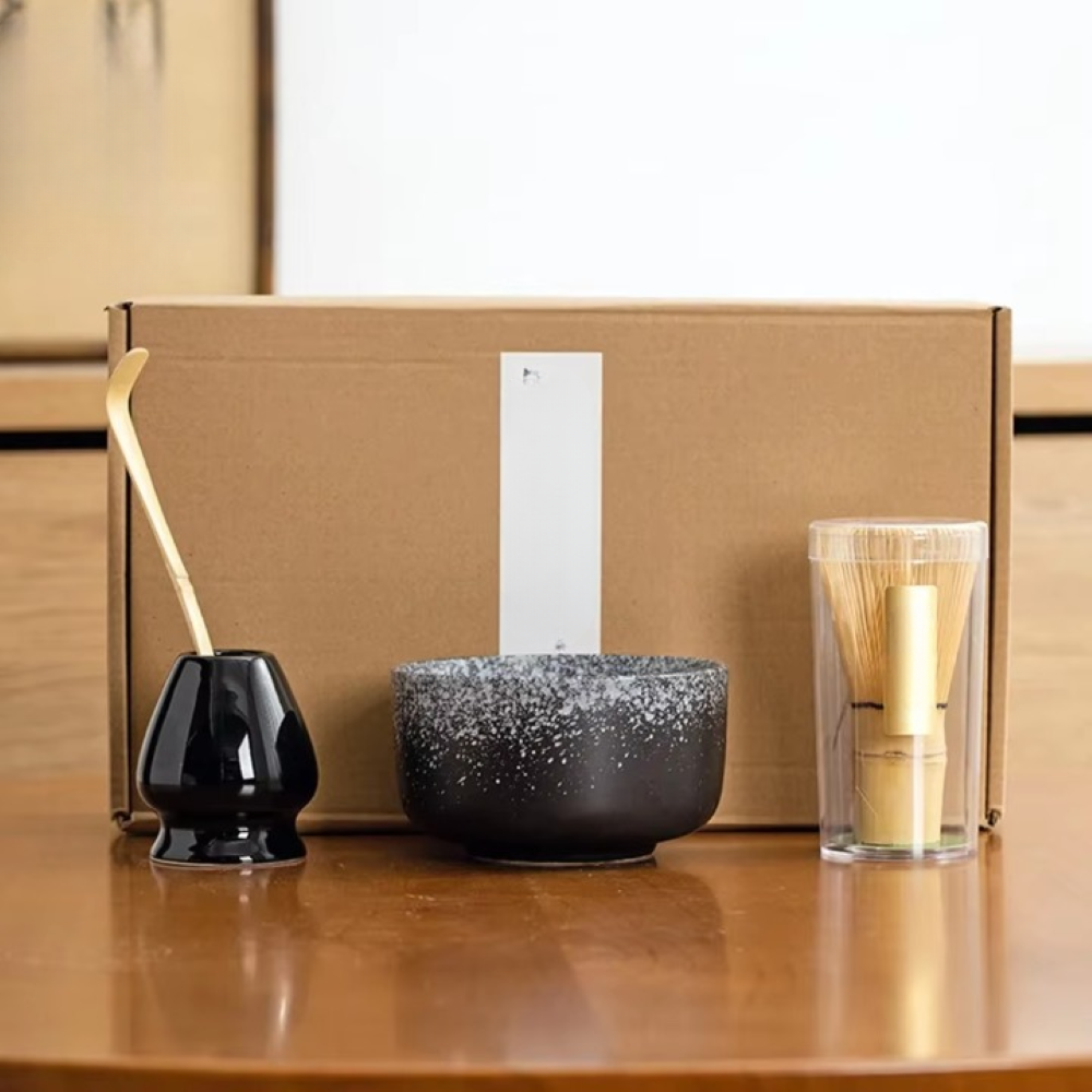 Matcha-Set 4-tlg – Handgefertigte Keramikschale, Halter, Bambusbesen (Chasen) & Bambus-Matcha-Löffel (Chashaku)