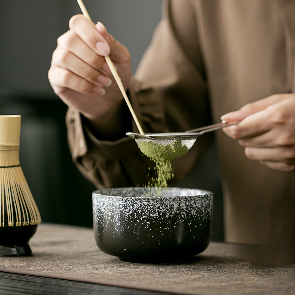 Matcha-Set 4-tlg – Handgefertigte Keramikschale, Halter, Bambusbesen (Chasen) & Bambus-Matcha-Löffel (Chashaku)