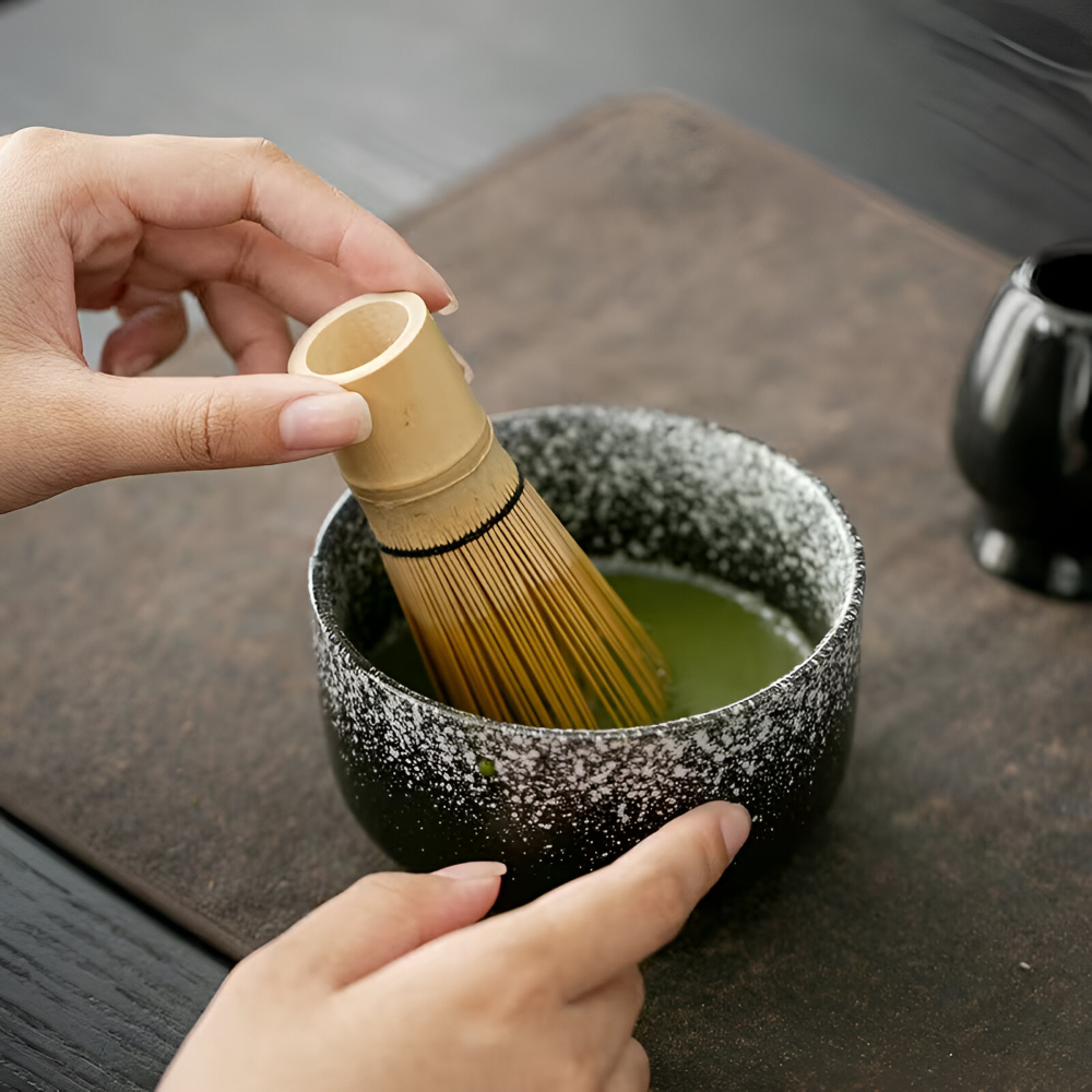 Matcha-Set 4-tlg – Handgefertigte Keramikschale, Halter, Bambusbesen (Chasen) & Bambus-Matcha-Löffel (Chashaku)