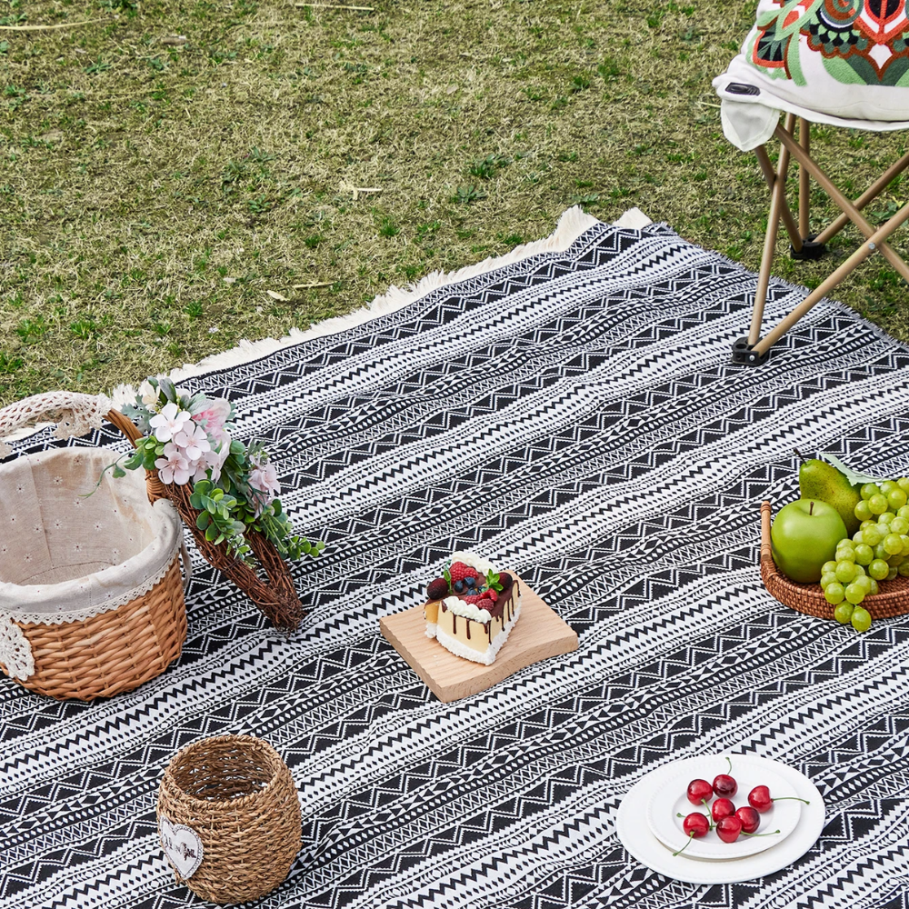 Boho Picknickdecke Outdoor Gewebte Stranddecke Schwarz Weiß mit Streifenmuster für Camping Garten Reise