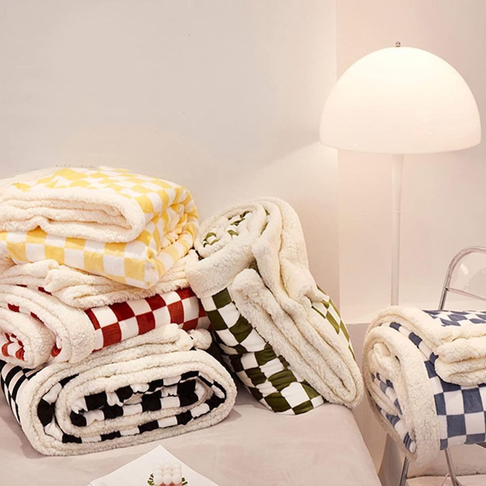 Kuschelige Fleecedecke mit Karo-Muster 150x200 bis 200x230 cm – Dicke Wohndecke für Sofa und Bett