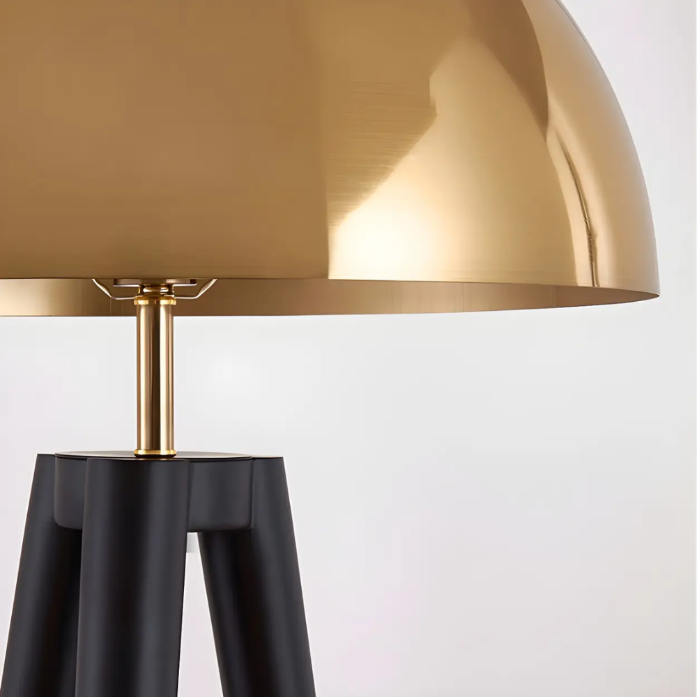 Dreibein-Stehlampe mit goldenem Kuppelschirm 165 cm – Designer-Stehleuchte für das Wohnzimmer