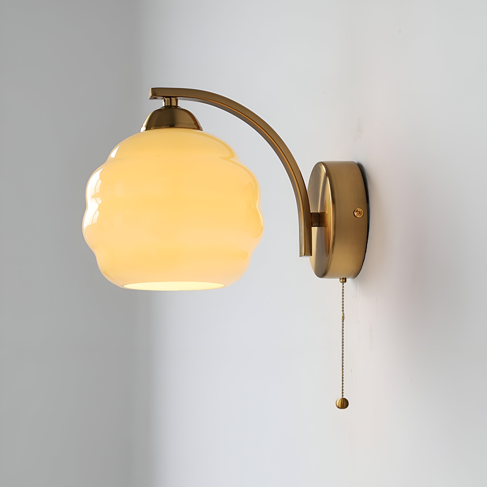 Künstlerische Milchweiße Wandleuchte für stilvolle Wohnbeleuchtung