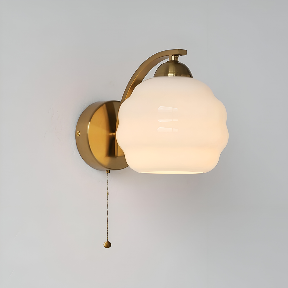 Künstlerische Milchweiße Wandleuchte für stilvolle Wohnbeleuchtung