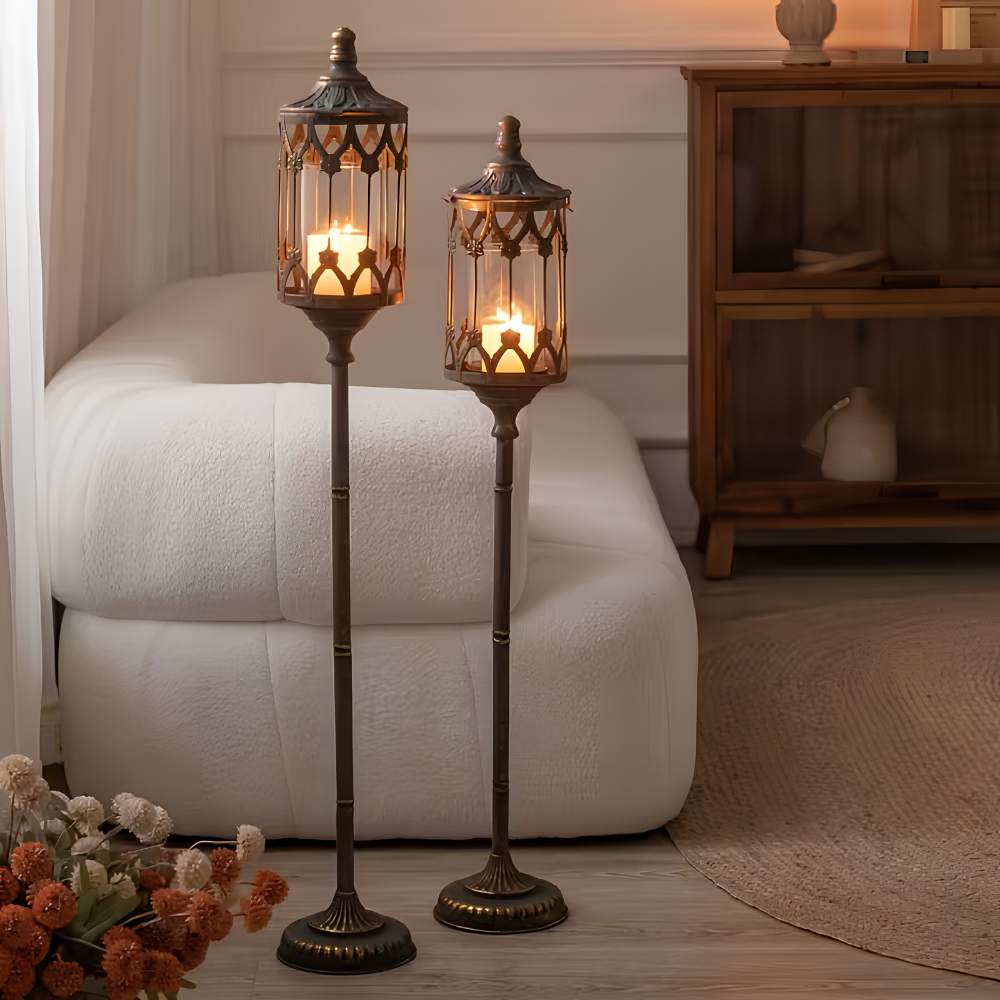 Boden Kerzenhalter im Laternen Design – Vintage Metall Kerzenständer für Stumpenkerzen, Wohnzimmer & Eingangsbereich