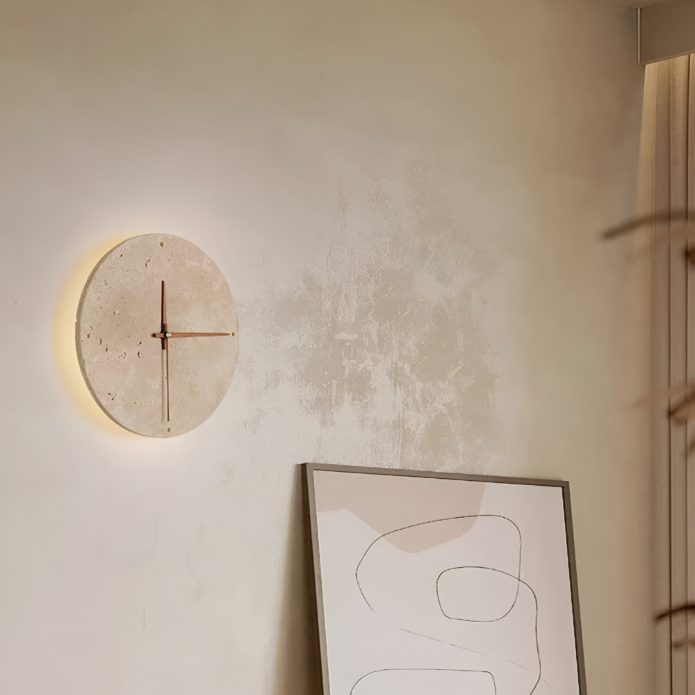 Zeitgenössische Runde LED-Wanduhr - Moderne Wanduhr mit gelbem Travertin- und Holzdesign für die Wohnraumdekoration