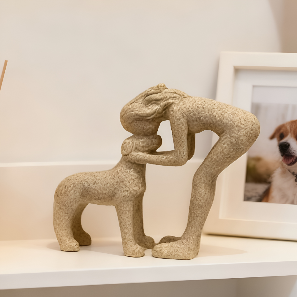 Dekofigur Frau mit Hund aus Kunstharz – Moderne Skulptur Sandstein-Optik 17cm – Geschenk für Hundebesitzer & Tierliebhaber