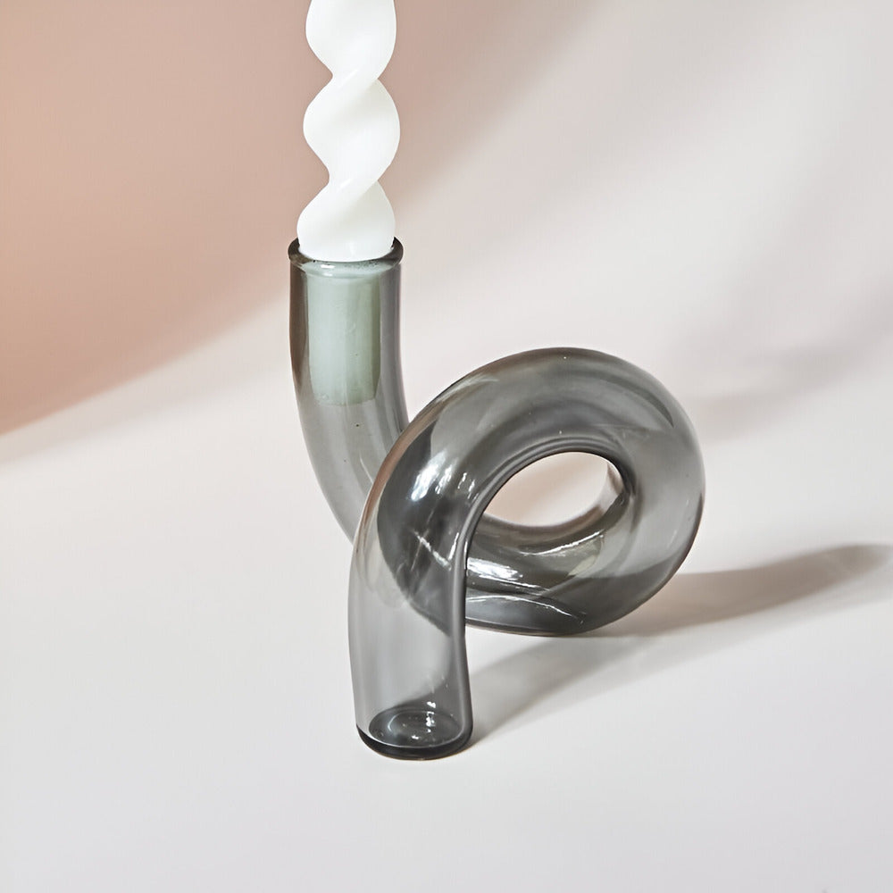 Elegante Glasvase mit integriertem Kerzenhalter für stilvolle Tischdekoration