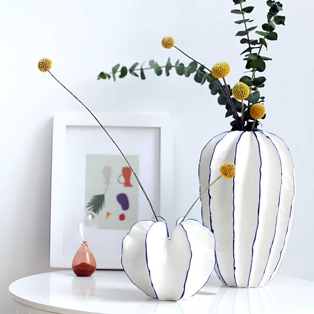 Elegante Keramikvase - Moderne Porzellan Dekoration in Weiß für Stilvolles Zuhause