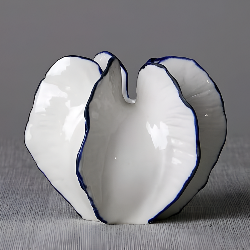 Elegante Keramikvase - Moderne Porzellan Dekoration in Weiß für Stilvolles Zuhause