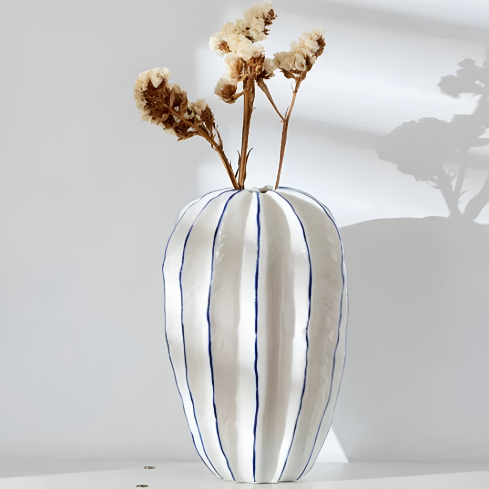 Elegante Keramikvase - Moderne Porzellan Dekoration in Weiß für Stilvolles Zuhause