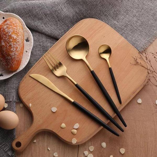 Elegantes 24-teilige Besteckset - Schwarzgold Edelstahl für Stilvolle Anlässe 1