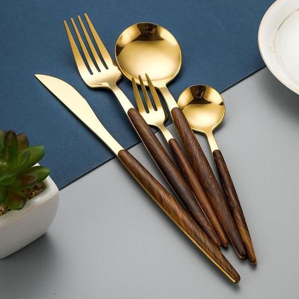 Elegantes 5-Teiliges Besteckset - Ergonomischer Holzgriff & Edelstahl für Stilvolle Mahlzeiten 0