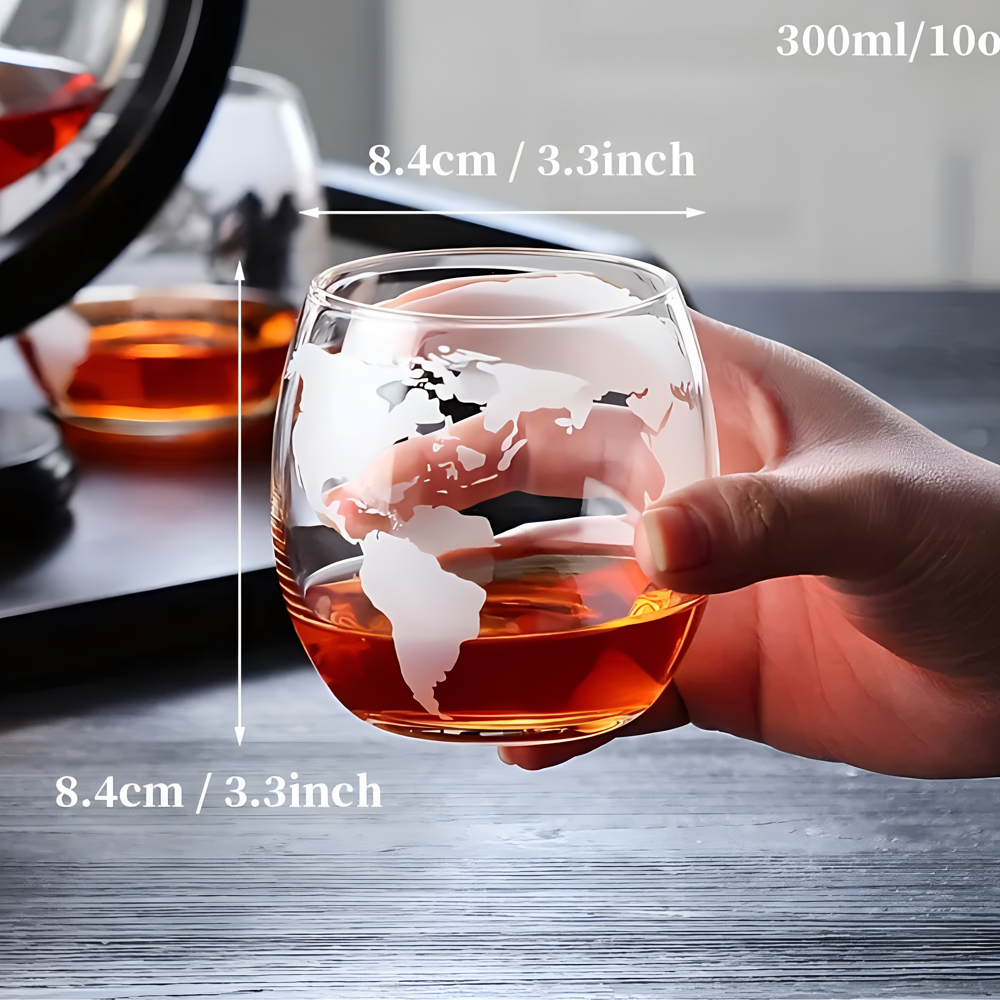 Elegantes Globus Dekanter Set - 900ml Bleifreie Karaffe mit Holzständer & 2 Gläser für Whiskey-Liebhaber