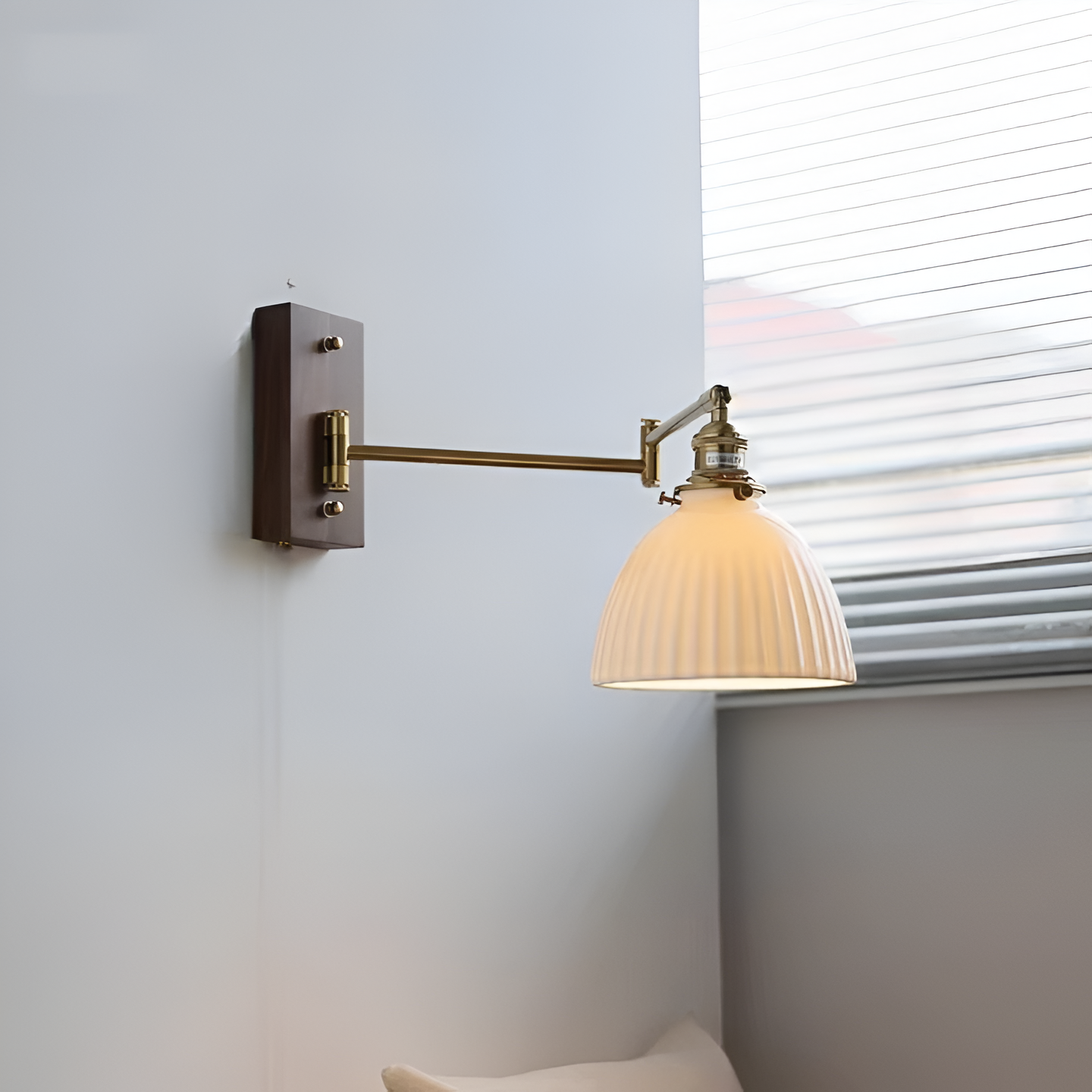 EzyGlow Wandleuchte - Stilvolle Keramische Gerippte Wandlampe - Verstellbare Wandleuchten LED mit Zugkettenschalter
