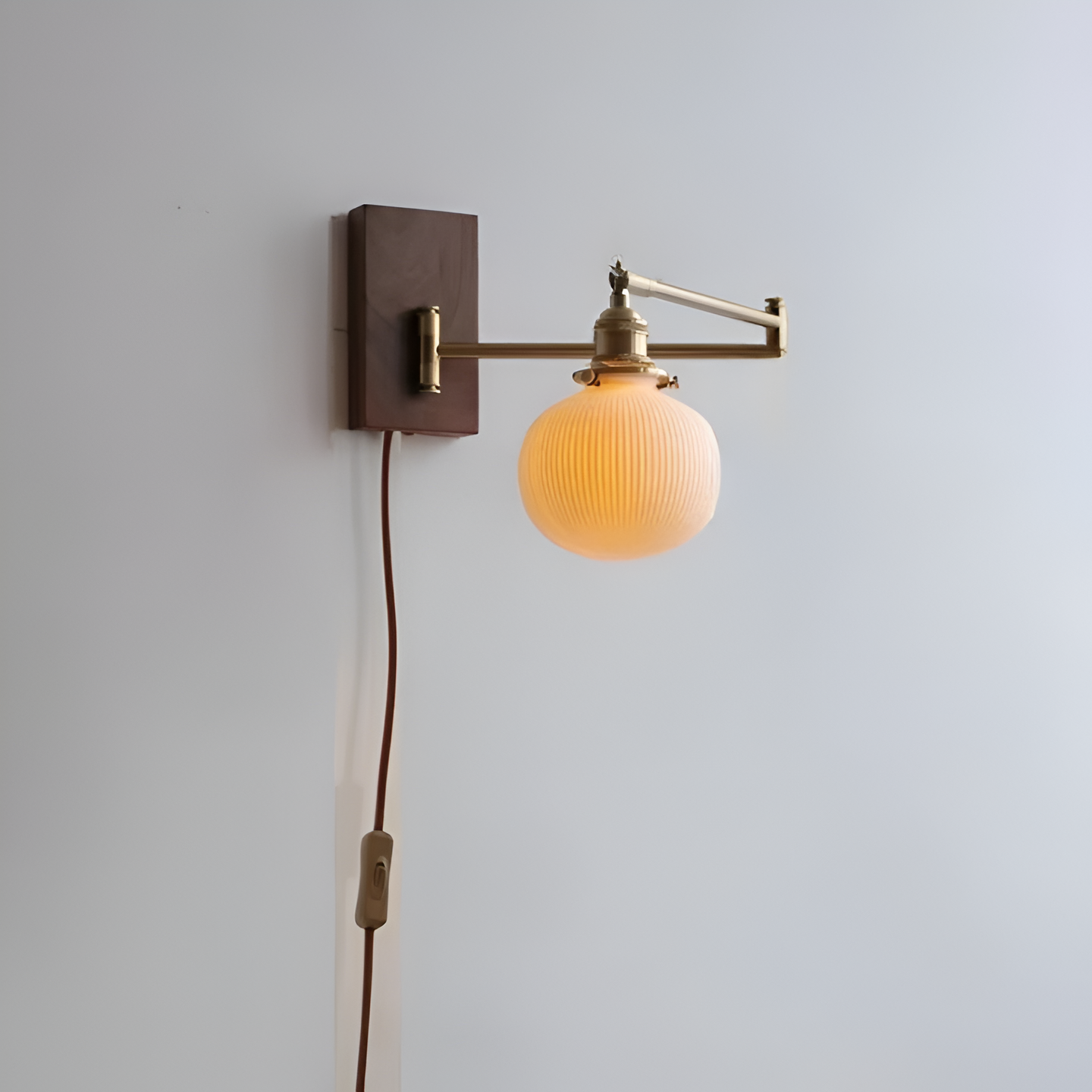 EzyGlow Wandleuchte - Stilvolle Keramische Gerippte Wandlampe - Verstellbare Wandleuchten LED mit Zugkettenschalter