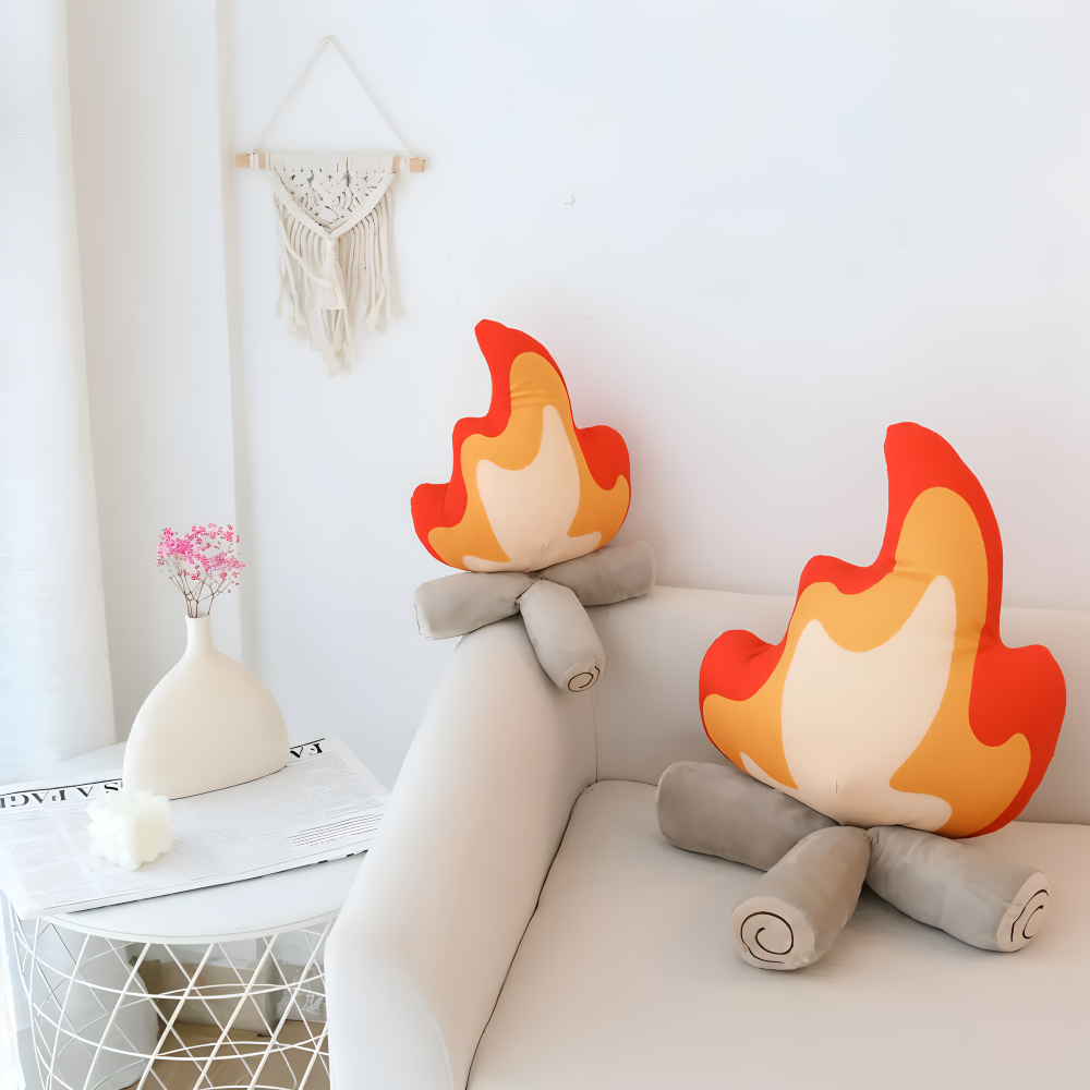 FlamaFluff - Plüsch Lagerfeuer Inspirierte Deko Kissen