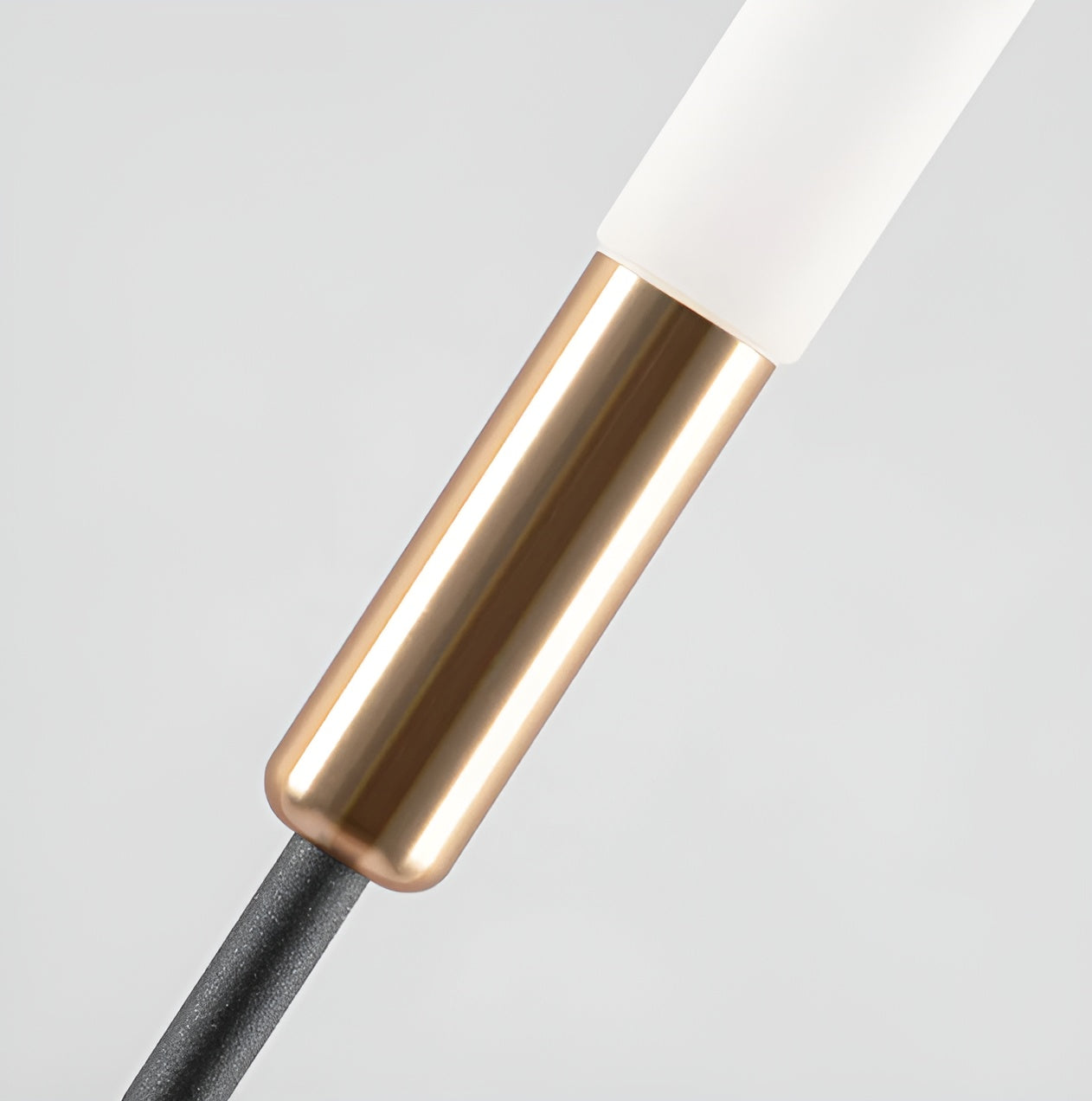 AuraShine - Moderne solarbetriebene Außenlampen