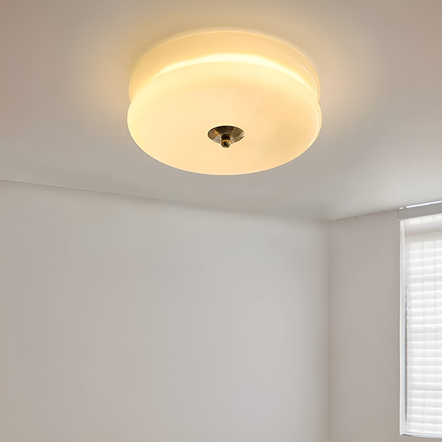 BauhausGleam - Creme Glas Deckenleuchte - Runde LED-Anbauleuchte