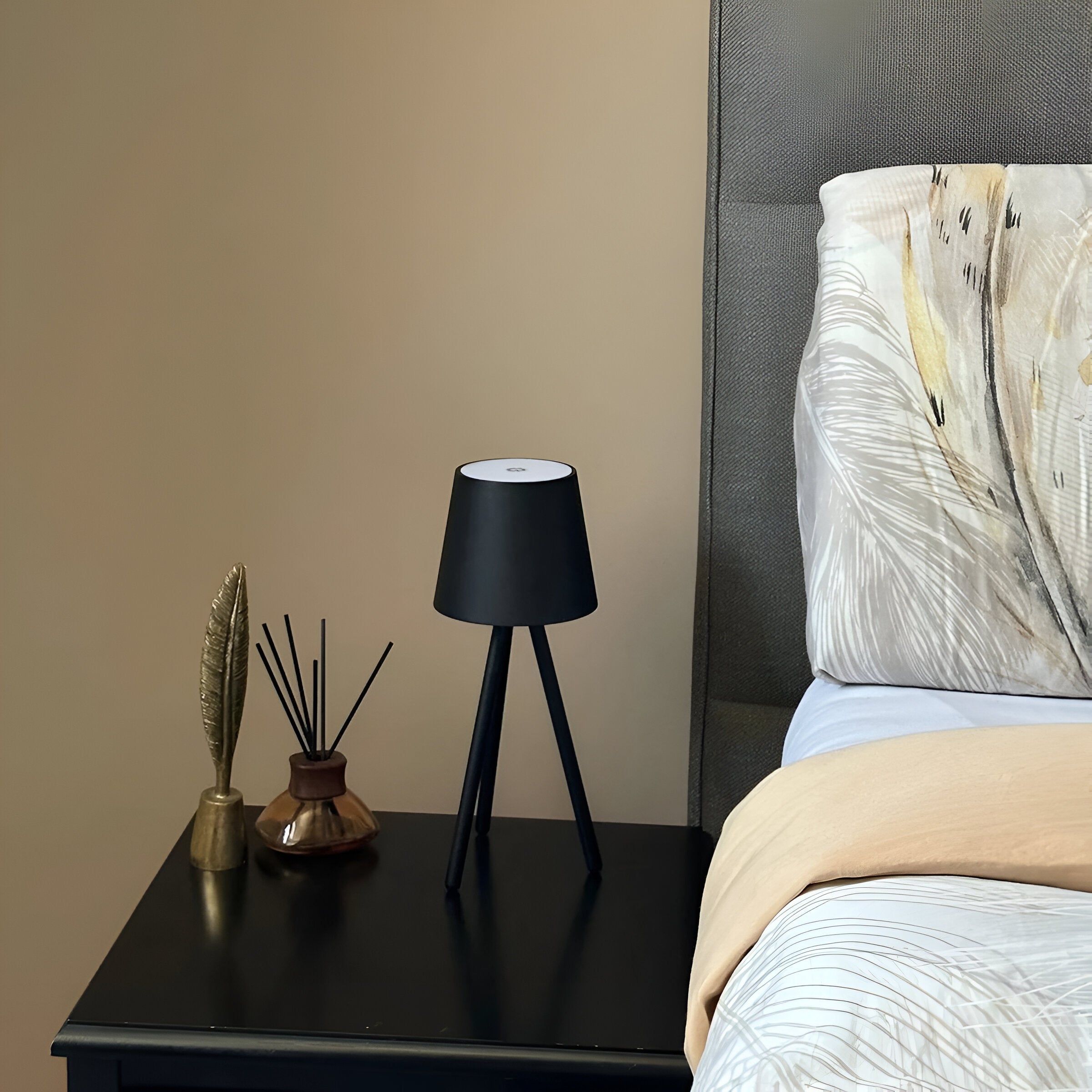 Cordless Chic Lamp- Kabellose Tischleuchte für Stilvolle Beleuchtung