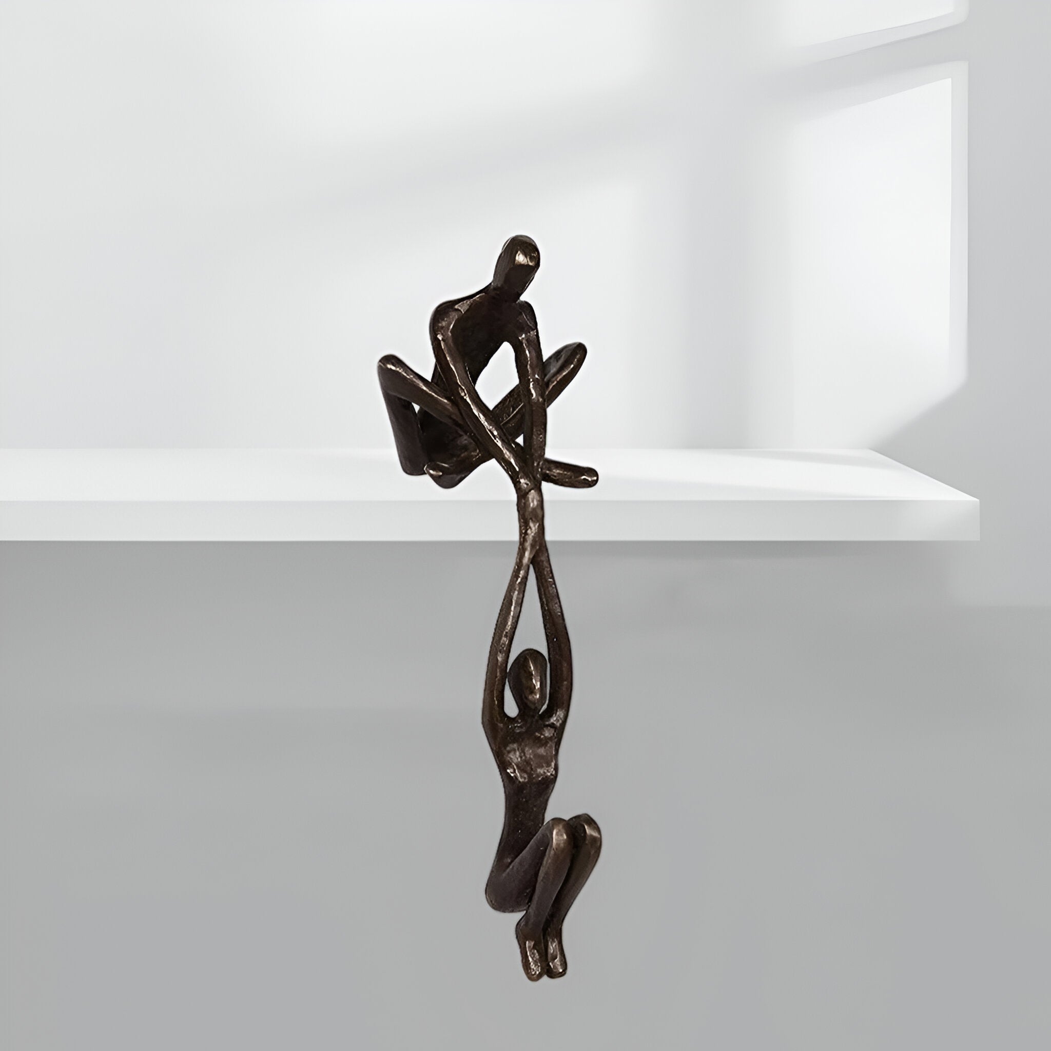 DynamicDuo - Mann hebt Frau Figur Kunst Statue