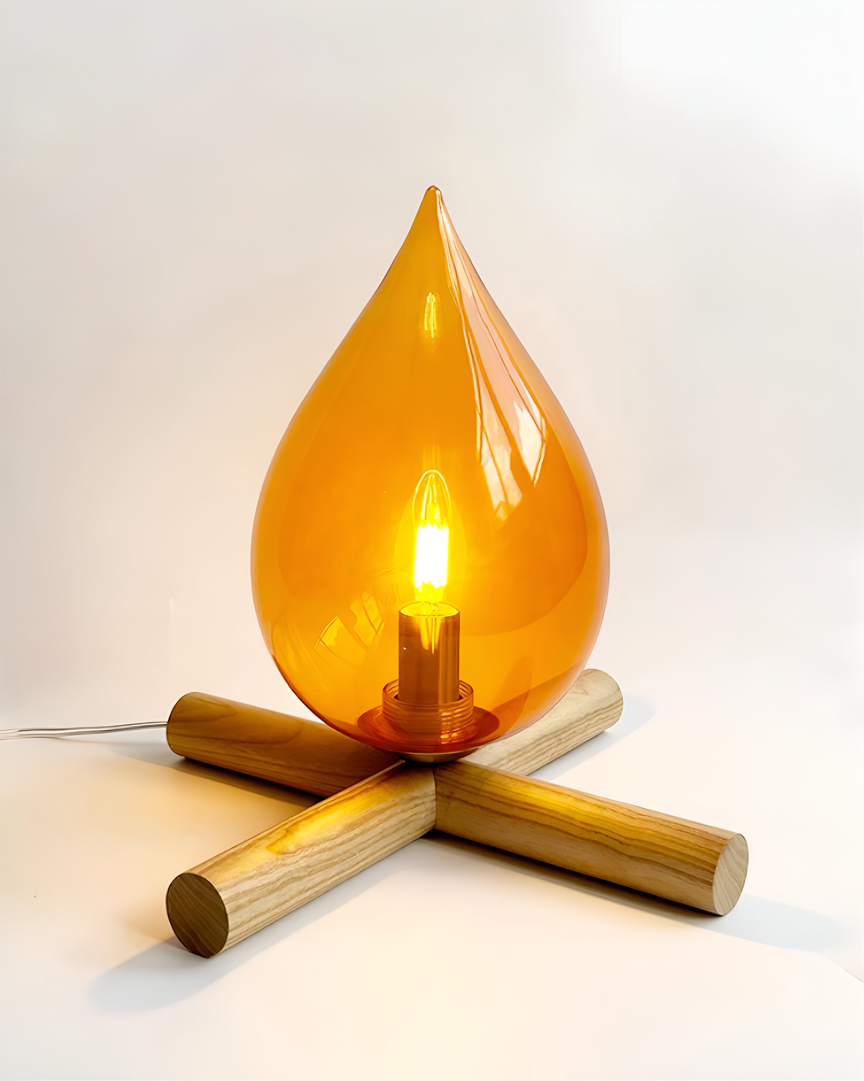 FireFlare Tischlampe - Lagerfeuer Flamme Lampe LED mit Holzsockel