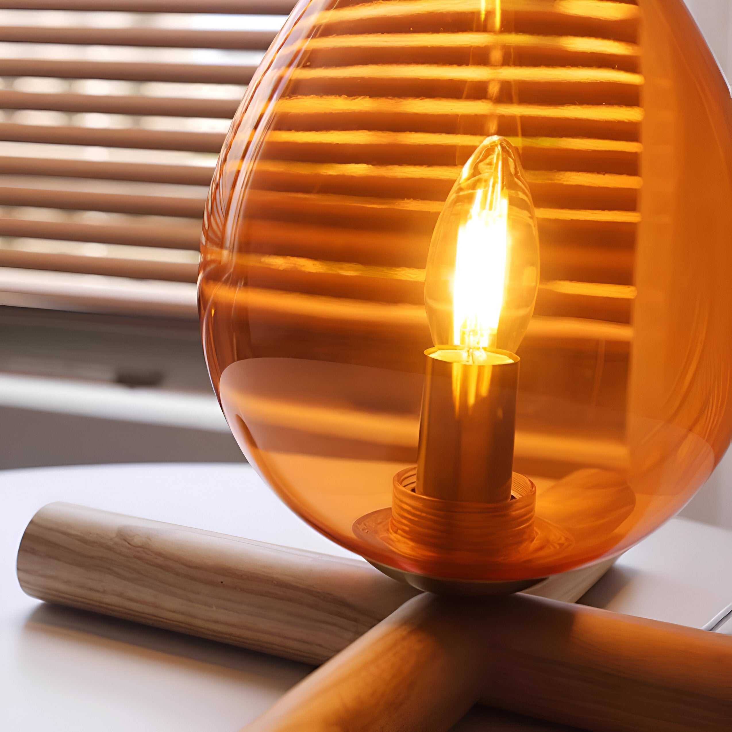 FireFlare Tischlampe - Lagerfeuer Flamme Lampe LED mit Holzsockel