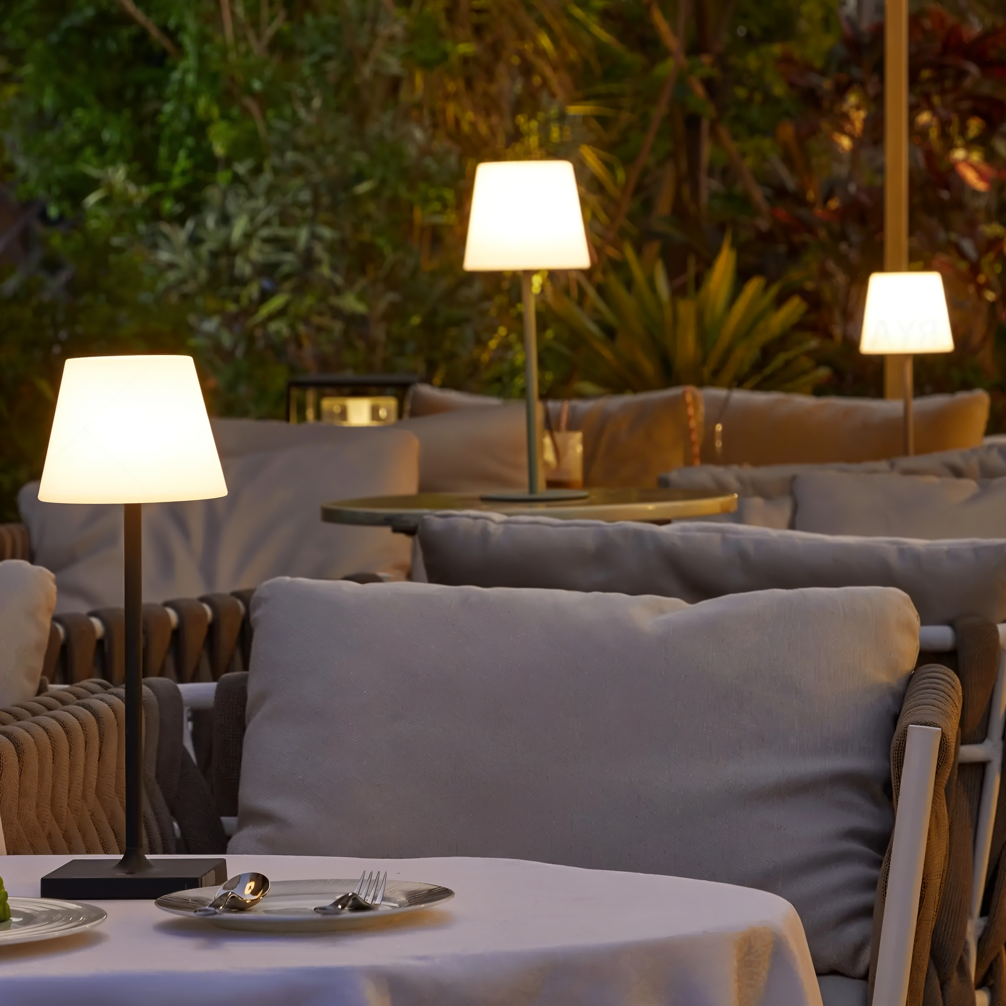 LightFlex Tischleuchte - Kabellose Tischleuchte für Grenzenloses Ambiente