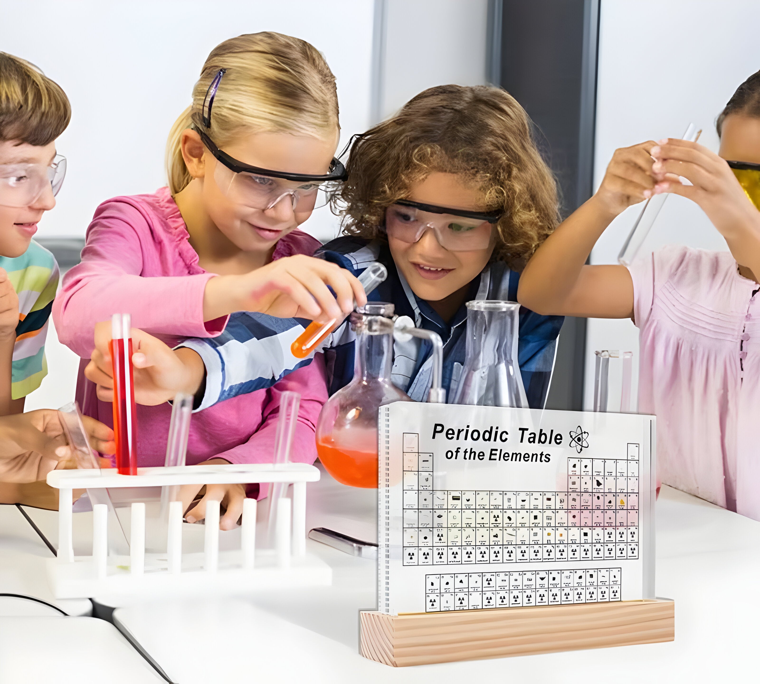 LumElements - 3D Acryl Periodensystem mit Echten Elementen und LED Beleuchtung