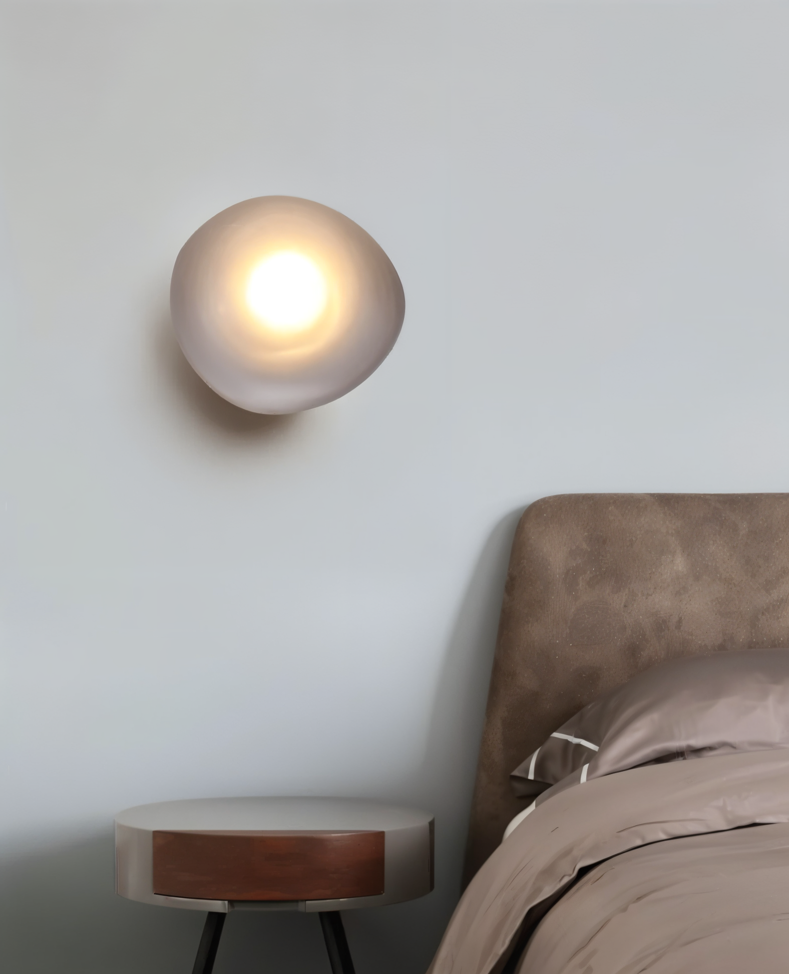 PebbleHue WallLight - LED-Wandlampe aus Glas im Nordischen Stil