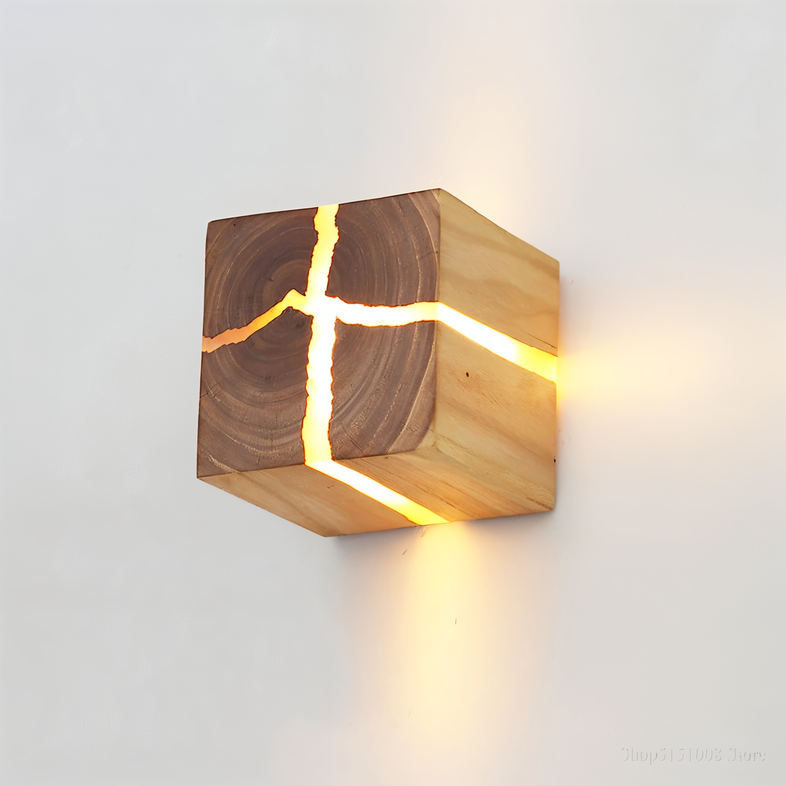 QuadCrackle Wandleuchte - Handgefertigte Holz-Wandlampe mit künstlerischem Crackle-Design