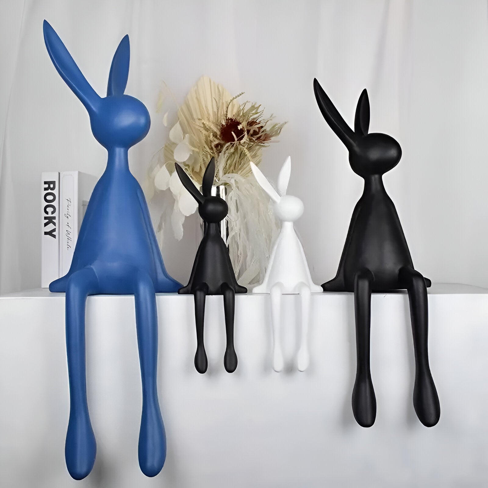 ResinLux Osterhase - Moderner Schwarz/Weiß/Blauer Hase Sitzend