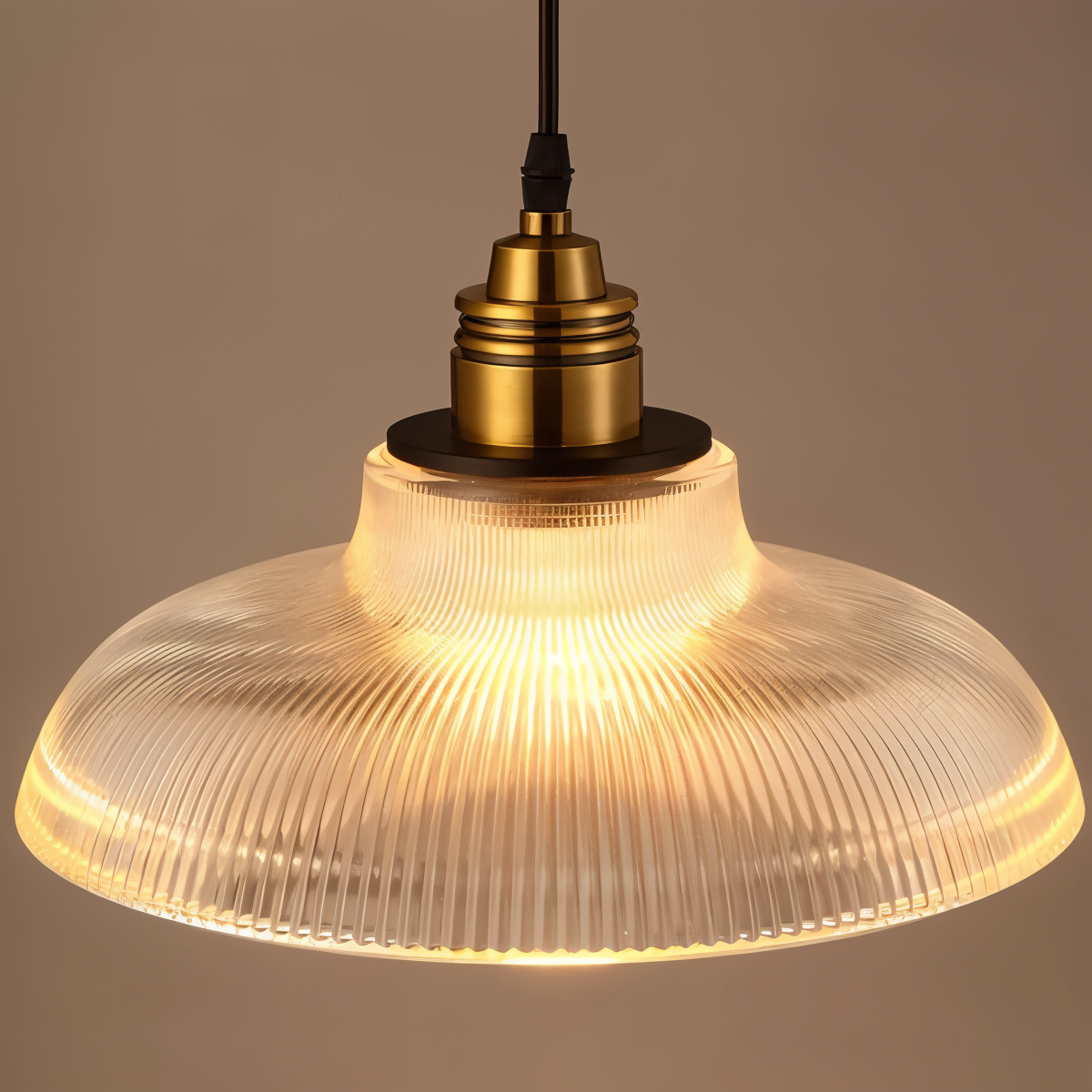 RetroStripe Pendelleuchte - Vintage Industrie Hängelampe - Stilvolle Lampe Glasschirm