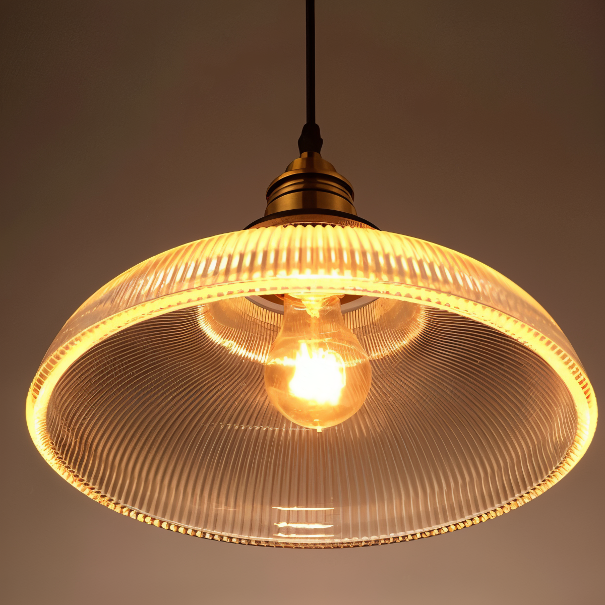 RetroStripe Pendelleuchte - Vintage Industrie Hängelampe - Stilvolle Lampe Glasschirm