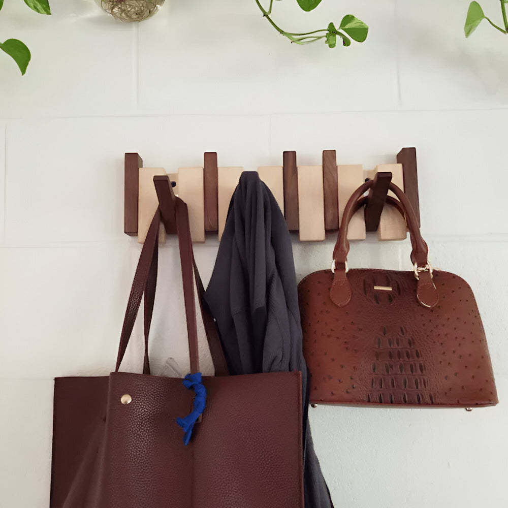 Schicker Holzkleiderhaken im Klavierdesign - Moderne Aufbewahrungslösung für den Eingangsbereich