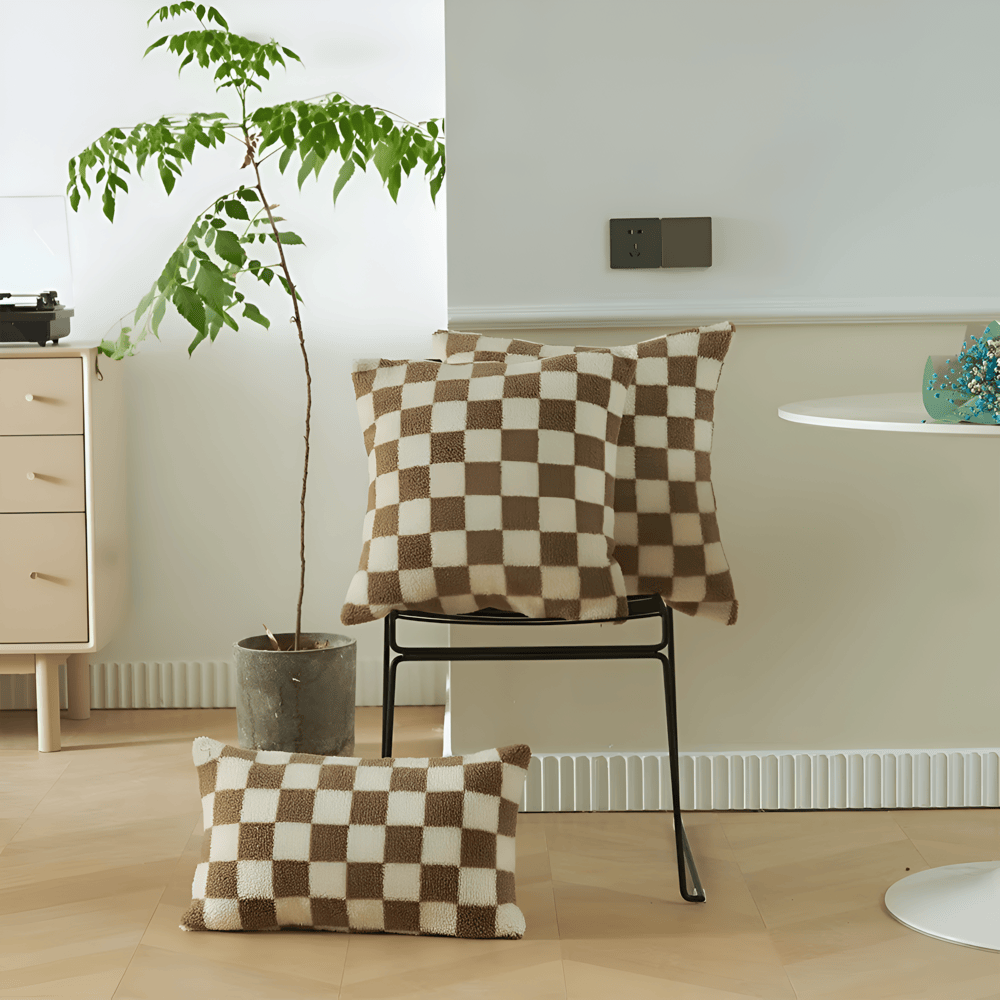 Schickes Kissenbezug im Schachbrettmuster in Matcha Grün und Reichhaltigem Kaffee Braun