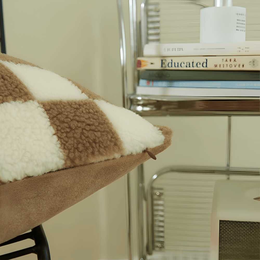 Schickes Kissenbezug im Schachbrettmuster in Matcha Grün und Reichhaltigem Kaffee Braun