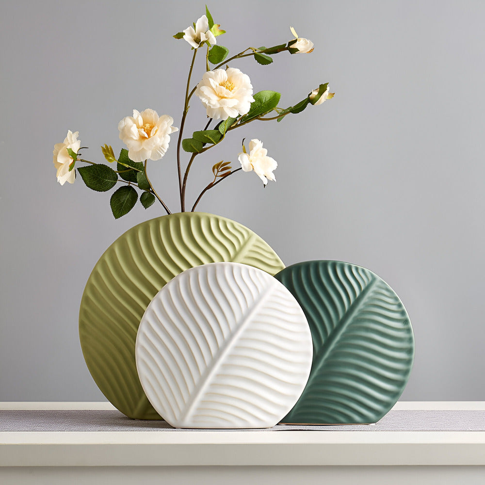Skandinavische Handgefertigte Keramikvase für Blumenarrangements