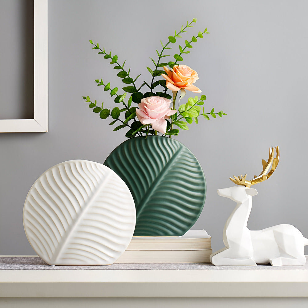 Skandinavische Handgefertigte Keramikvase für Blumenarrangements