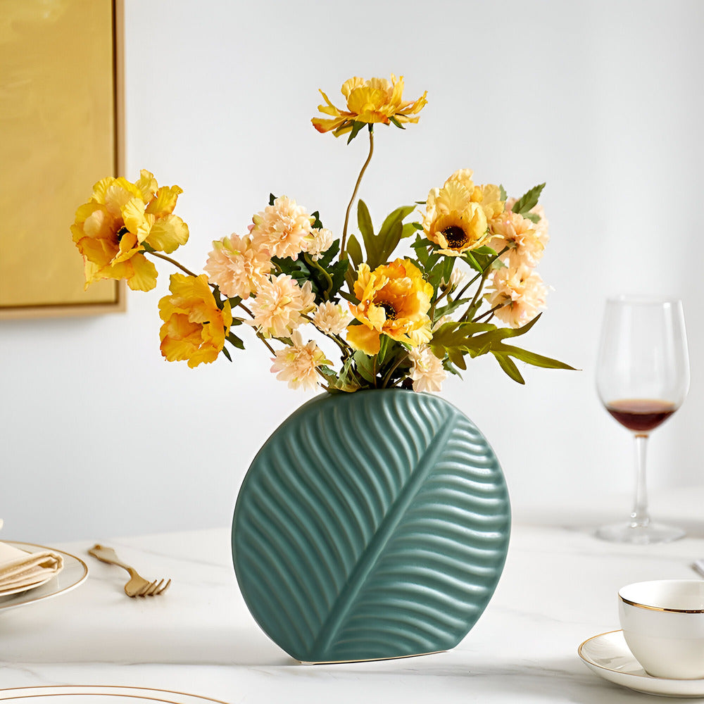 Skandinavische Handgefertigte Keramikvase für Blumenarrangements