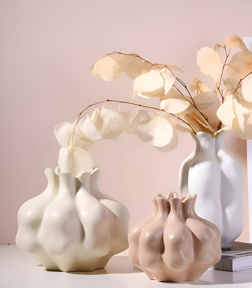 Stilvolle Cremefarbene Granatapfel Vase aus Keramik – Kunstvolle Wohnraumdekoration