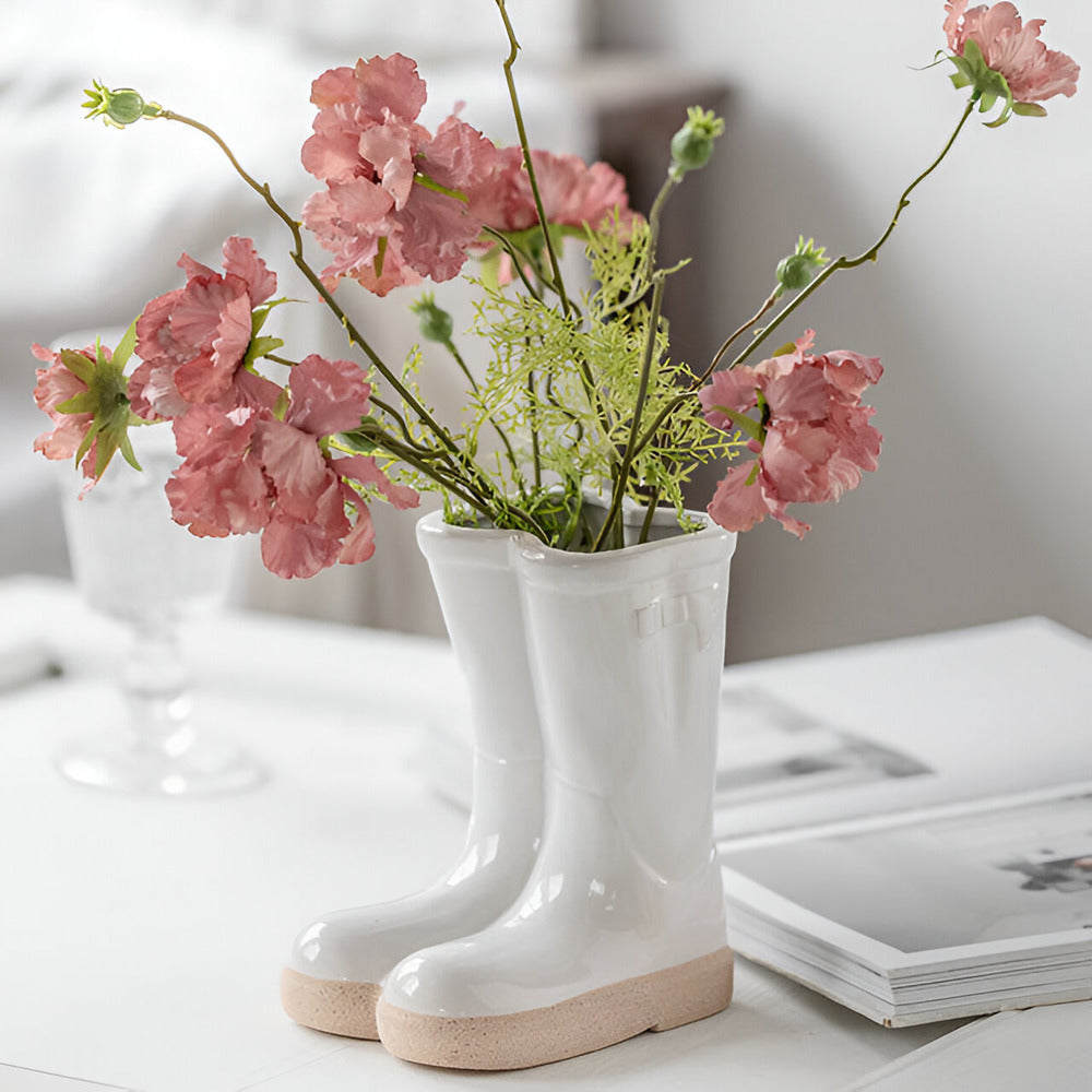 Stylische Keramikvase mit einzigartigem Stiefeldesign – dekorative Blumenvase für modernes Wohnambiente