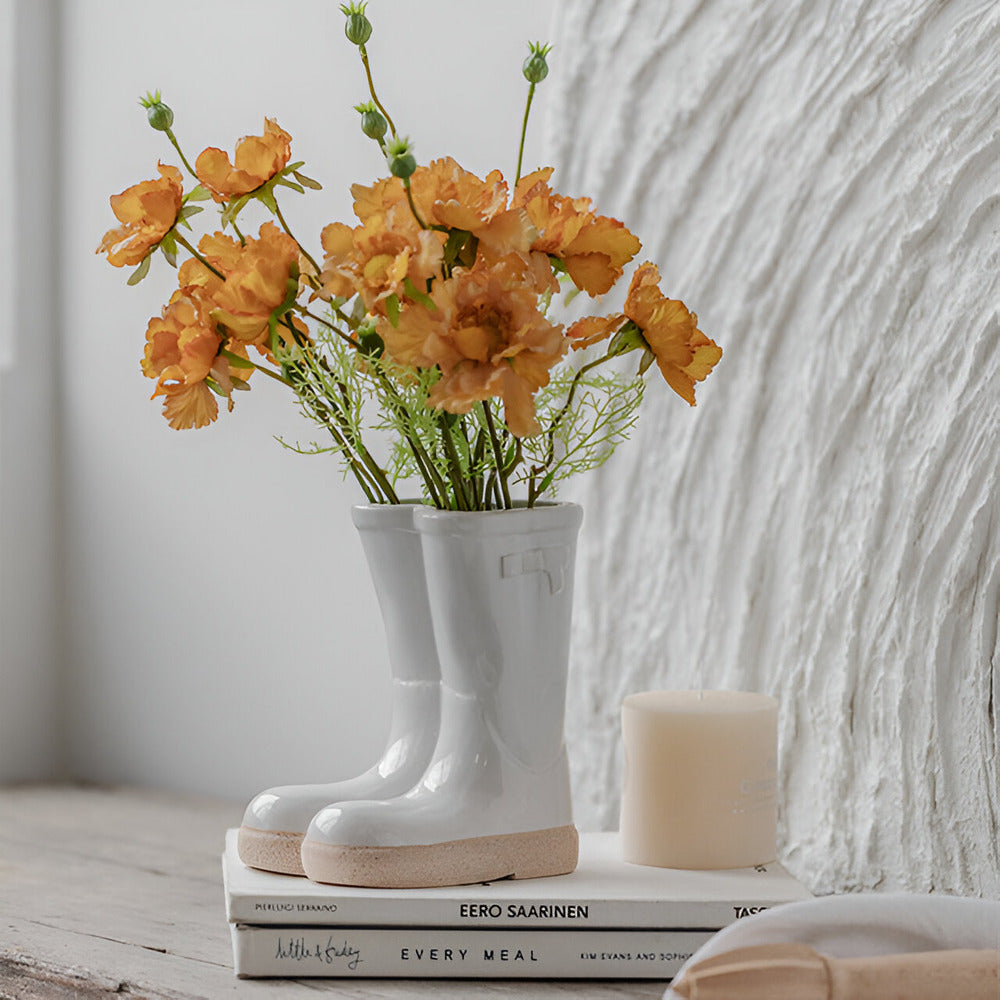 Stylische Keramikvase mit einzigartigem Stiefeldesign – dekorative Blumenvase für modernes Wohnambiente